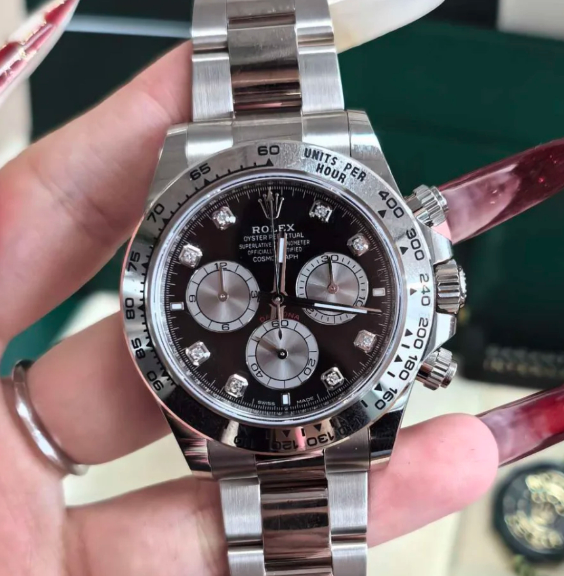 Exquisite replica bezel close-up